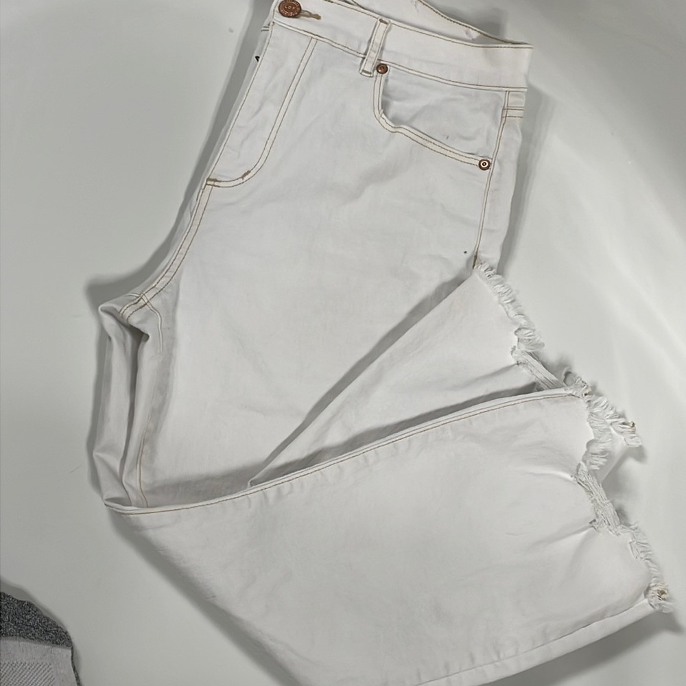 LOFT high waist Kick flare crop White jean . Excellent new condition . SZ 32/14